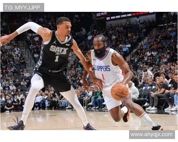 重庆足球队逆袭之路:从低谷到巅峰的奋斗与荣耀纪实 重庆足球队逆袭之路:从低谷到巅峰的奋斗与荣耀纪实