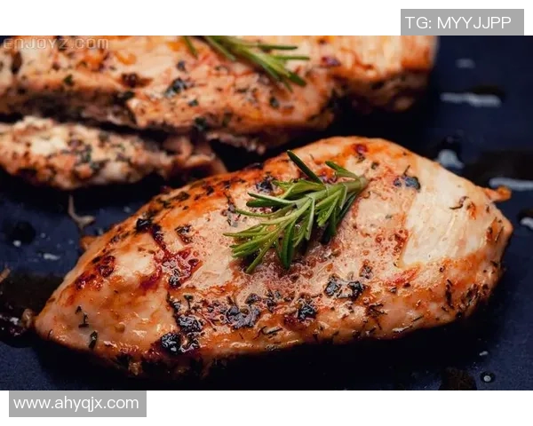 足球明星挑战吃鸡蛋大赛精彩视频引发热议与关注